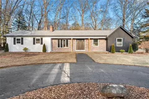 221 Hillcrest Dr, Cranston, RI 02921