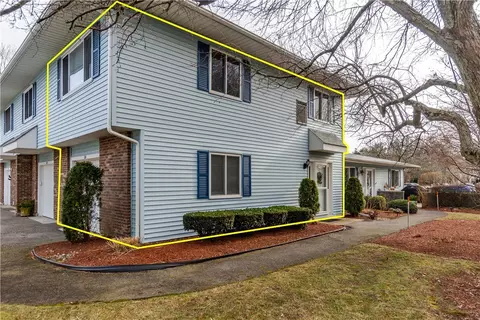 33 Fox Ridge Cres, Warwick, RI 02886