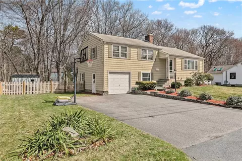 6 Christine Dr, Barrington, RI 02806