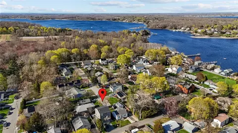 36 Division St, Bristol, RI 02809