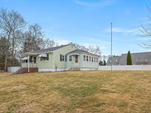 Exterior - 39 Walton St, Westerly, RI 02891 photo 2 of 4
