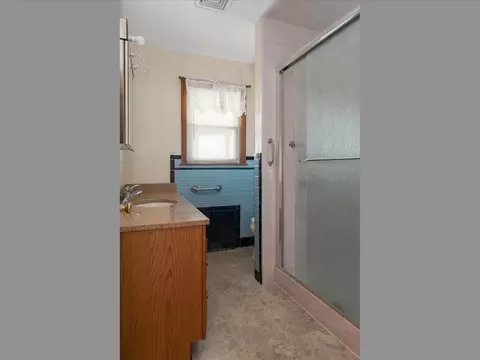 Bath - 39 Walton St, Westerly, RI 02891 photo 1 of 2