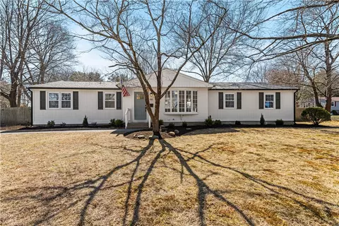 66 Kingswood Rd, North Kingstown, RI 02852