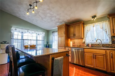 252 6th Ave, Woonsocket, RI 02895 photo 7