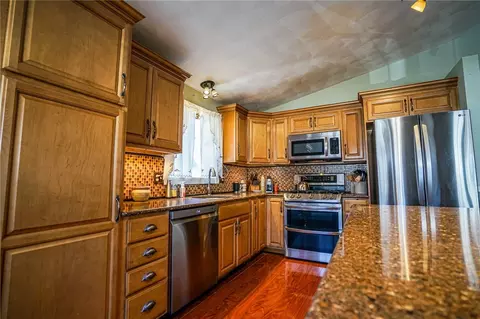 252 6th Ave, Woonsocket, RI 02895 photo 6