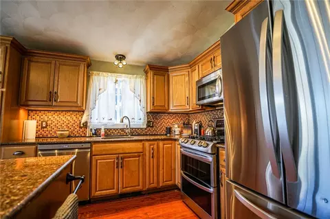 252 6th Ave, Woonsocket, RI 02895 photo 8