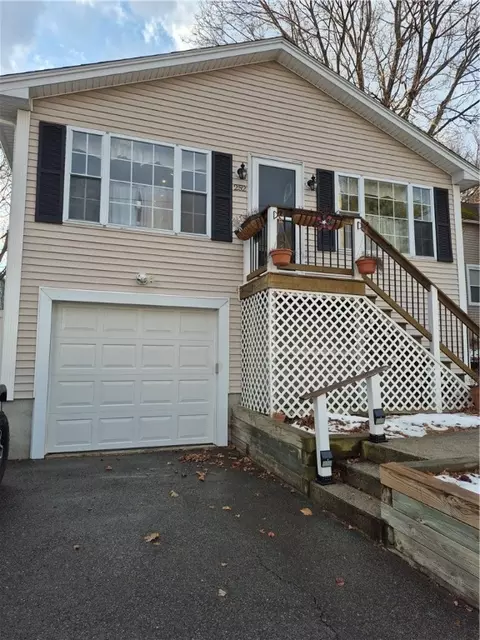 252 6th Ave, Woonsocket, RI 02895 photo 2