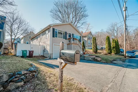 252 6th Ave, Woonsocket, RI 02895