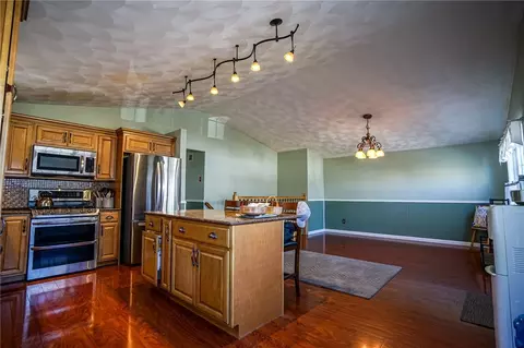252 6th Ave, Woonsocket, RI 02895 photo 5
