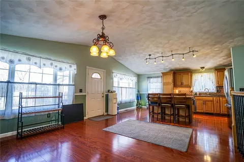 252 6th Ave, Woonsocket, RI 02895 photo 4