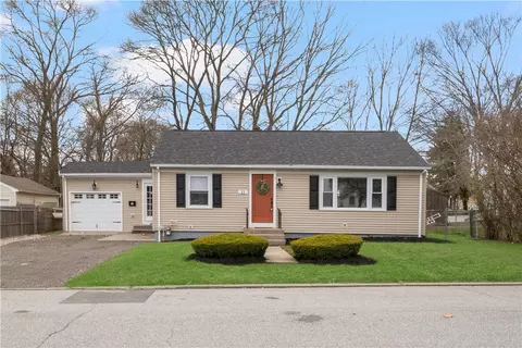 11 Creekwood Dr, Warwick, RI 02886