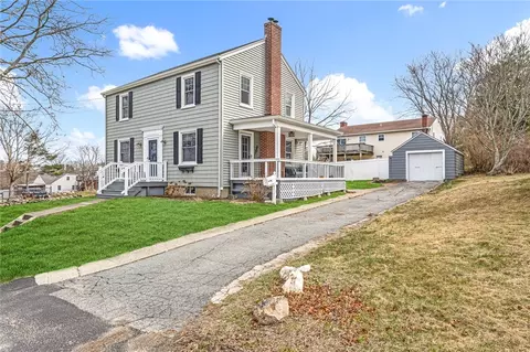 40 Ocean View Ave, Tiverton, RI 02878
