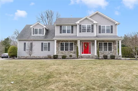 140 Twin Birch Dr, Cranston, RI 02921