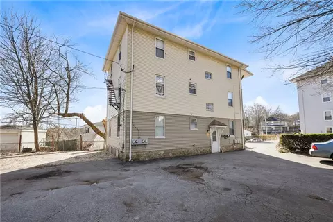 522 Willow St, Woonsocket, RI 02895 photo 1
