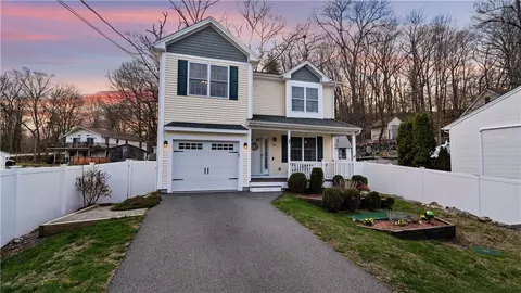 44 Leigh Rd, Cumberland, RI 02864