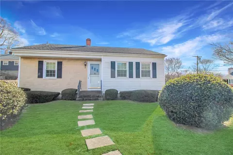 19 Henry St, Westerly, RI 02891