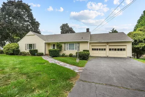 389 Stone Church Rd, Tiverton, RI 02878