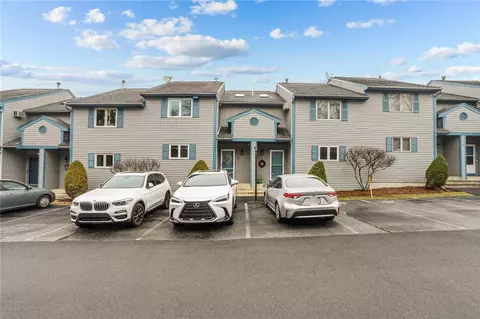 6 Primrose Ln, North Providence, RI 02904