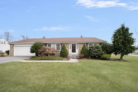 5 Bradford Dr, Lincoln, RI 02865