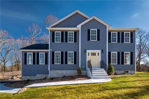4 Jencks Rd, Cumberland, RI 02864