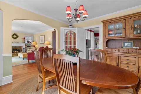 Dining - 15 Maple St, Warren, RI 02885 photo 1 of 3