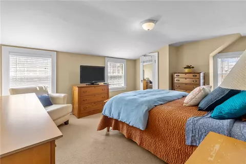 Bedroom - 15 Maple St, Warren, RI 02885 photo 2 of 6