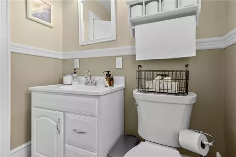 Bath - 15 Maple St, Warren, RI 02885 photo 1 of 3