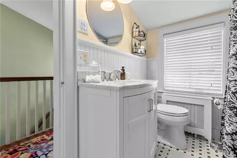 Bath - 15 Maple St, Warren, RI 02885 photo 2 of 3
