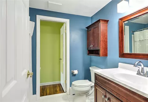 Bath - 31 Eagle Run #B, East Greenwich, RI 02818 photo 3 of 5