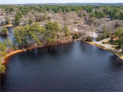 59 Wood Cove Dr, Coventry, RI 02816