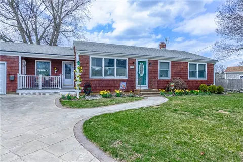 10 Fenwood Ct, Warren, RI 02885