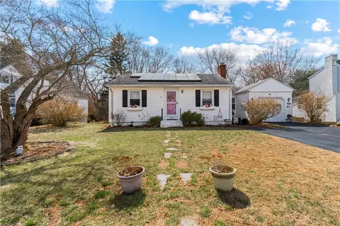 137 Kiwanee Rd, Warwick, RI 02888