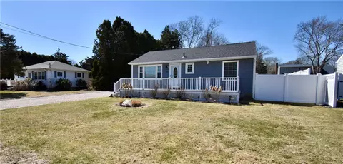 60 Montauk Ave, Westerly, RI 02891