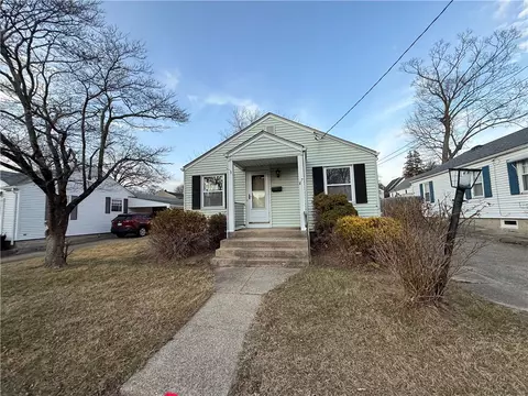 87 Fordson Ave, Cranston, RI 02910