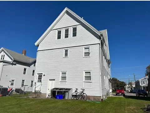 22 Pleasant St, Westerly, RI 02891 photo 4