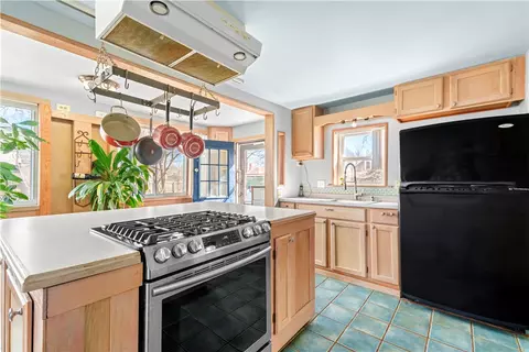Kitchen - 64 Hazard Ave, Warwick, RI 02889 photo 4 of 5