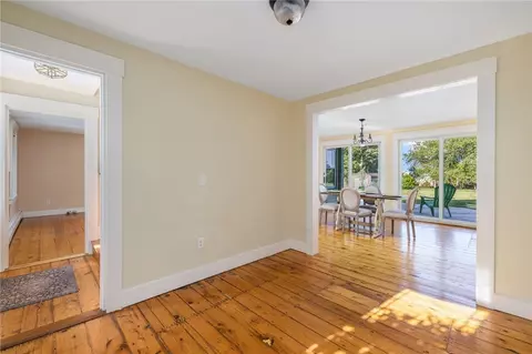 Dining - 20 Lighthouse Ln, Warwick, RI 02889 photo 2 of 4
