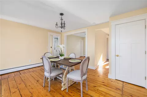 Dining - 20 Lighthouse Ln, Warwick, RI 02889 photo 3 of 4