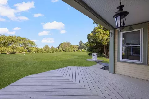 Exterior - 20 Lighthouse Ln, Warwick, RI 02889 photo 3 of 9