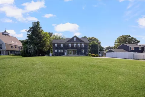 Exterior - 20 Lighthouse Ln, Warwick, RI 02889 photo 6 of 9