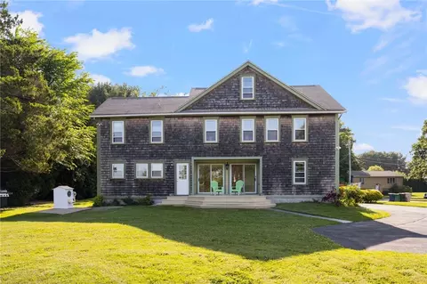 Exterior - 20 Lighthouse Ln, Warwick, RI 02889 photo 4 of 9