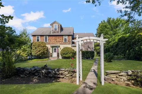 Exterior - 20 Lighthouse Ln, Warwick, RI 02889 photo 1 of 9