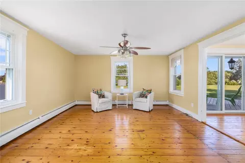 Living - 20 Lighthouse Ln, Warwick, RI 02889 photo 1 of 4