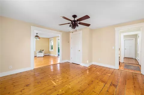 Living - 20 Lighthouse Ln, Warwick, RI 02889 photo 4 of 4
