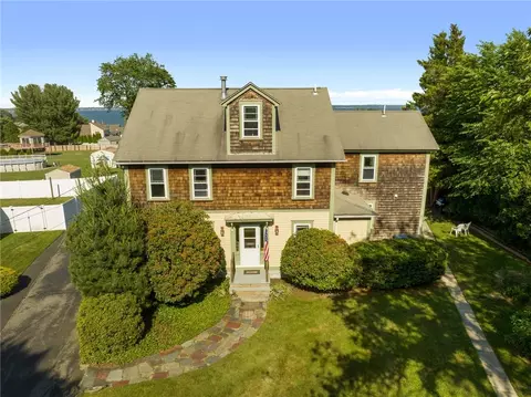 Exterior - 20 Lighthouse Ln, Warwick, RI 02889 photo 7 of 9