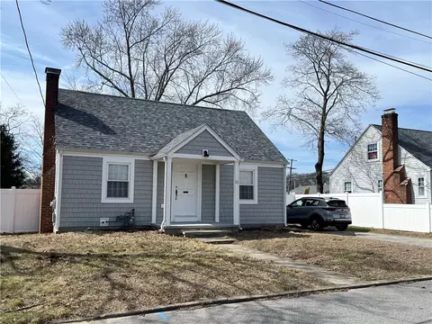 Exterior - 11 Macarthur Dr, Warwick, RI 02889 photo 2 of 5