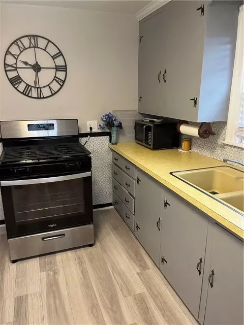 Kitchen - 11 Macarthur Dr, Warwick, RI 02889 photo 3 of 3