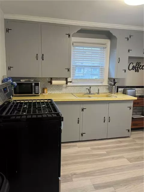 Kitchen - 11 Macarthur Dr, Warwick, RI 02889 photo 1 of 3