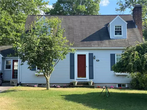 8 Salisbury Rd, Barrington, RI 02806