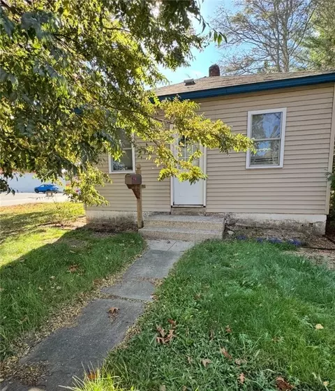 2536 W Shore Rd, Warwick, RI 02889